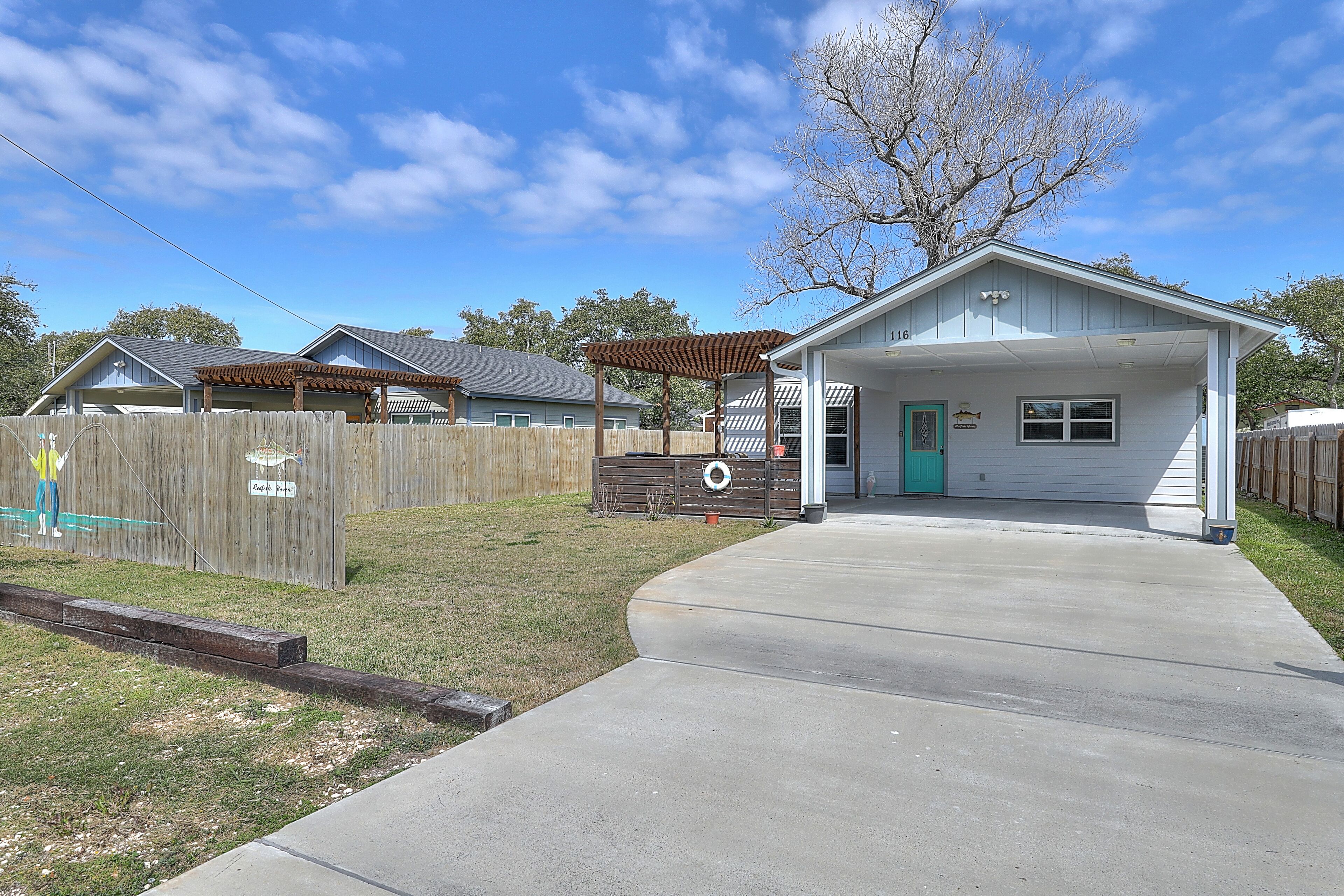Darling, dog-friendly house with central AC, patio & fenced yard
