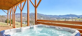 Mountain home with pool table, WiFi, balcony, hot tub, & fireplace – great views
