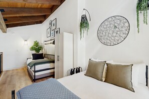 2 bedrooms, desk, iron/ironing board, WiFi - Townhome on lakefront property with access to pool, hot tub, firepit, and beach (South Lake Tahoe)