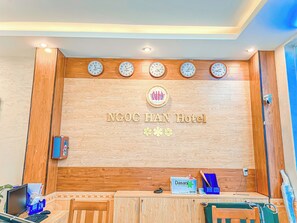 Reception - Ngoc Han Hotel By The Moment (Ho Chi Minh City)