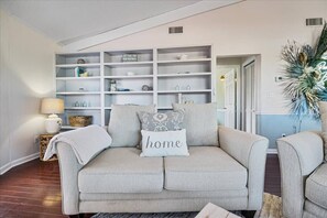 Televisión y chimenea