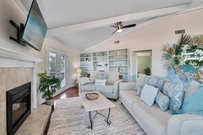 TV, fireplace