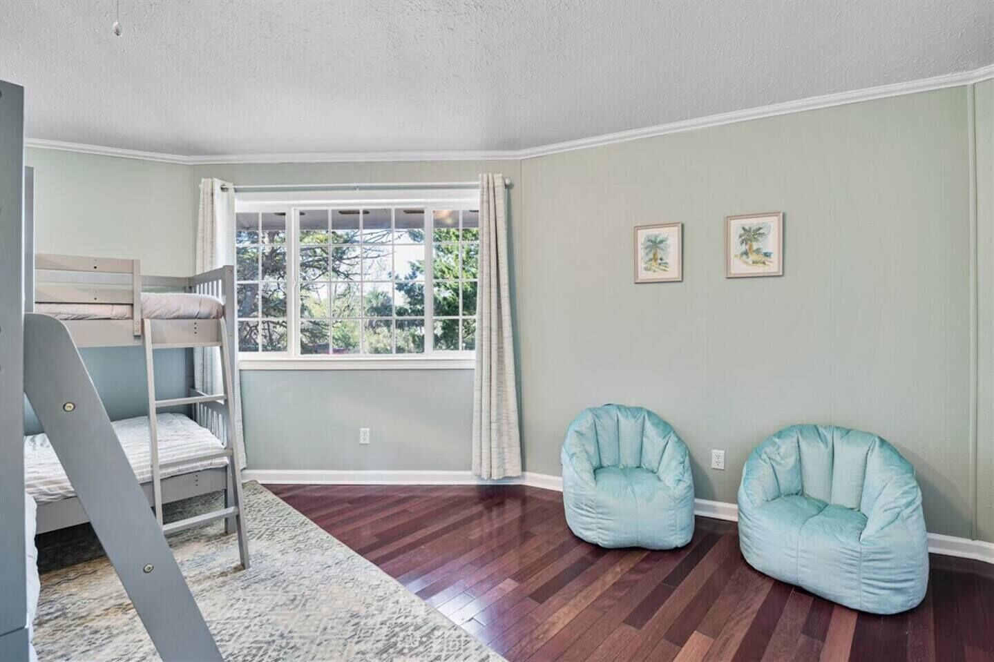 2 bedrooms, iron/ironing board, travel cot, WiFi