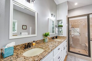 Hair dryer, towels - Lake home on golf course with sunset-view deck, tennis - deer sightings (Lago Vista)