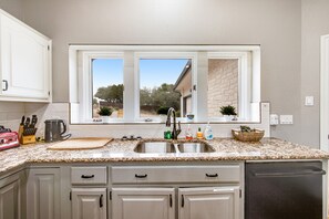 Fridge, microwave, oven, stovetop - Lake home on golf course with sunset-view deck, tennis - deer sightings (Lago Vista)