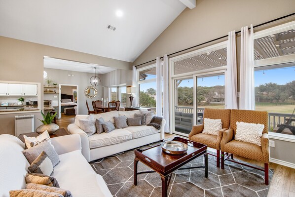 TV, fireplace, smart speakers - Lake home on golf course with sunset-view deck, tennis - deer sightings (Lago Vista)