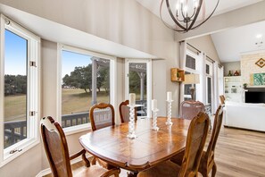Dining - Lake home on golf course with sunset-view deck, tennis - deer sightings (Lago Vista)