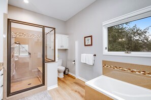 Hair dryer, towels - Lake home on golf course with sunset-view deck, tennis - deer sightings (Lago Vista)