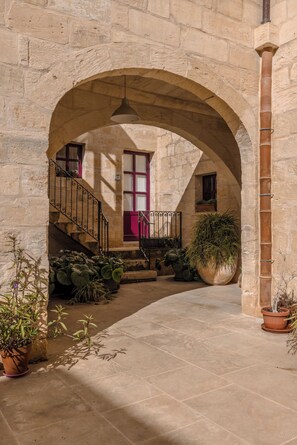 Exterior - Mulberries (Zabbar)