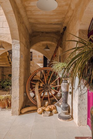Exterior - Mulberries (Zabbar)