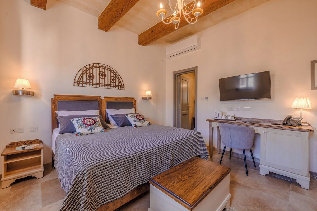 Deluxe Double Room, Courtyard View