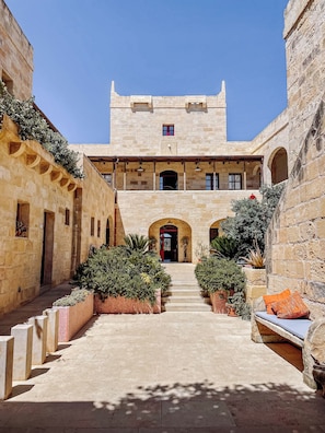 Exterior - Mulberries (Zabbar)