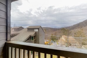 Property grounds - Mountain-view ski condo with free attraction tickets, fireplace, & two hot tubs (Gatlinburg)