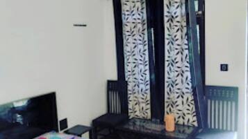 Deluxe Double Room | Free WiFi, bed sheets