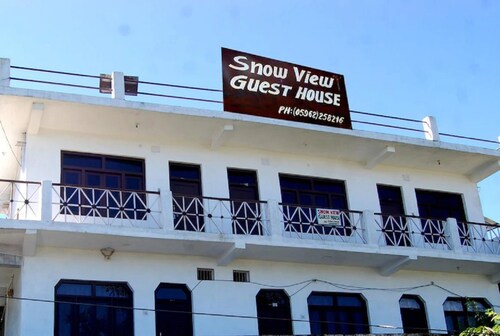 Goroomgo Snow View Guest House Kausani