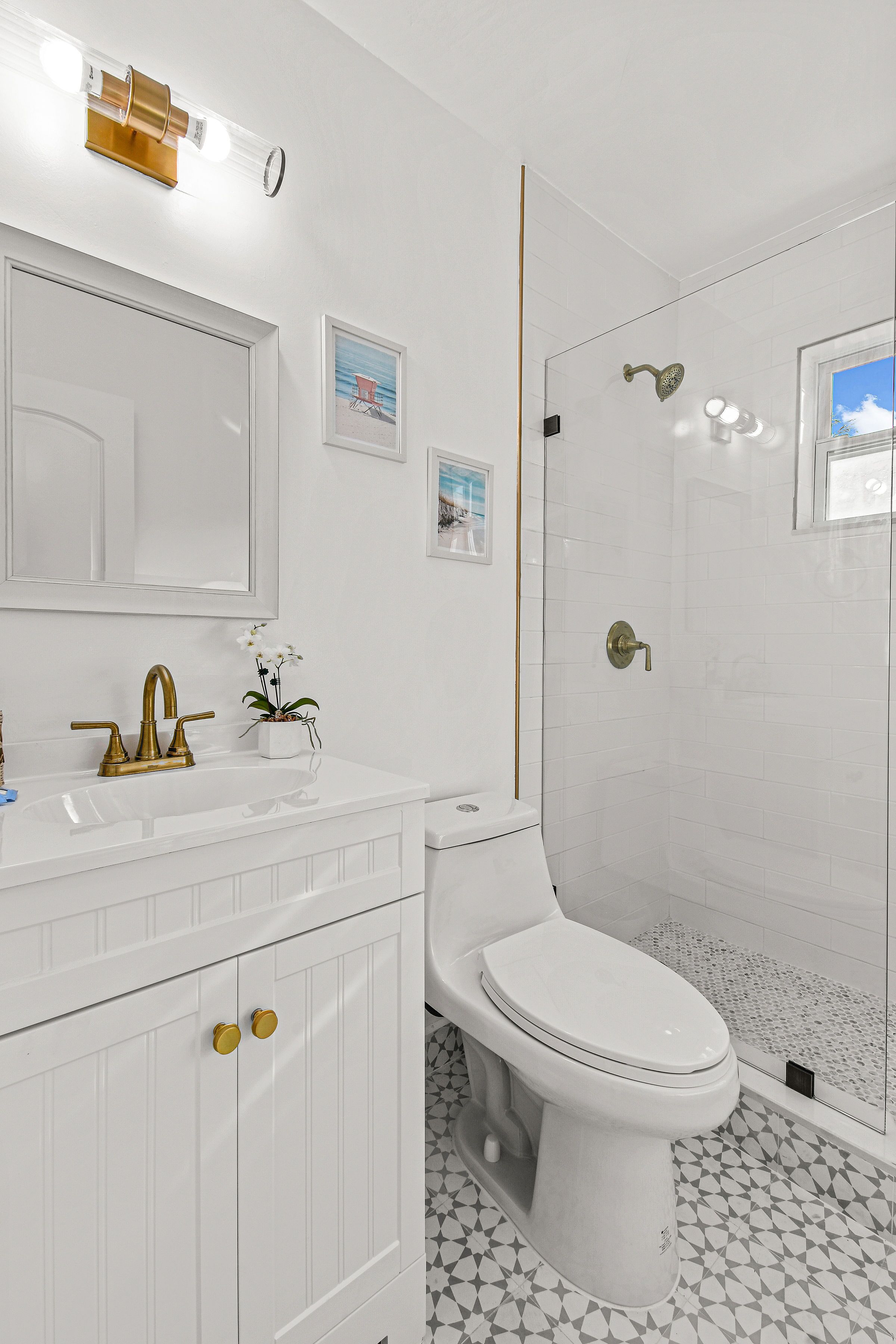 "Sunflower Cottage Apt" 2/1