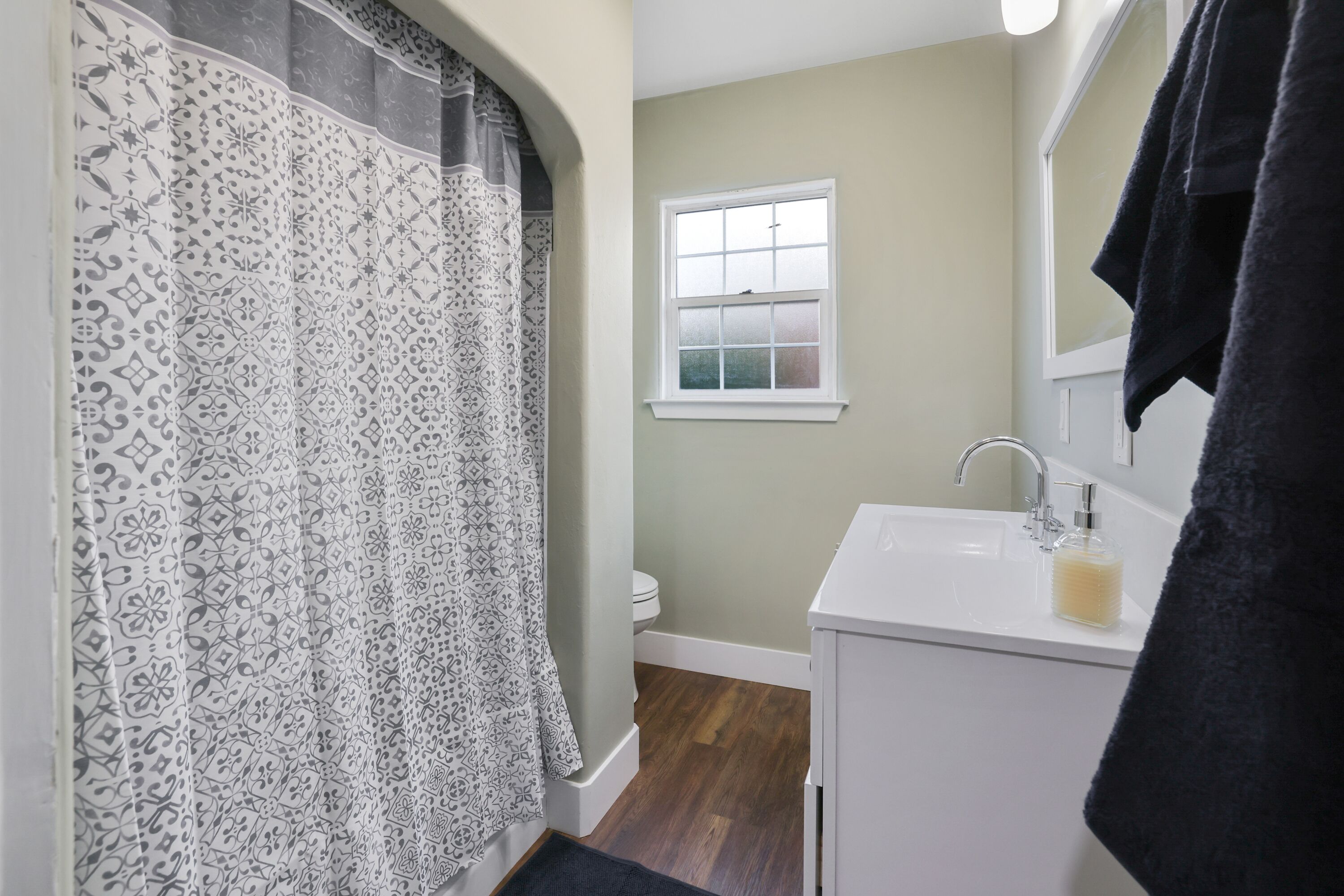 Spanish Revival Tulare near the Sequoias| next to HWY99