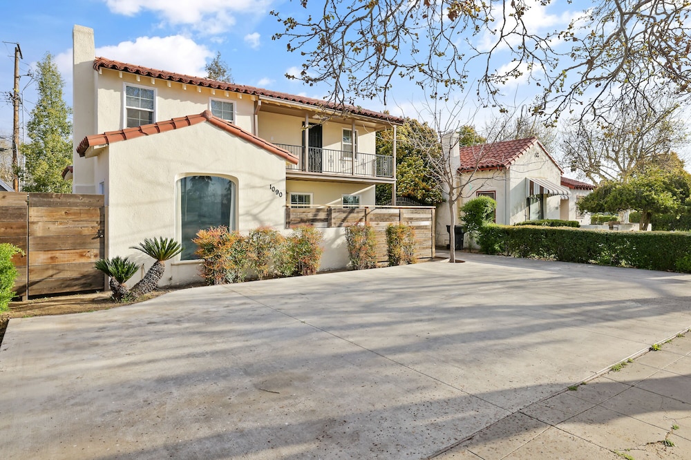 Spanish Revival Tulare near the Sequoias| next to HWY99
