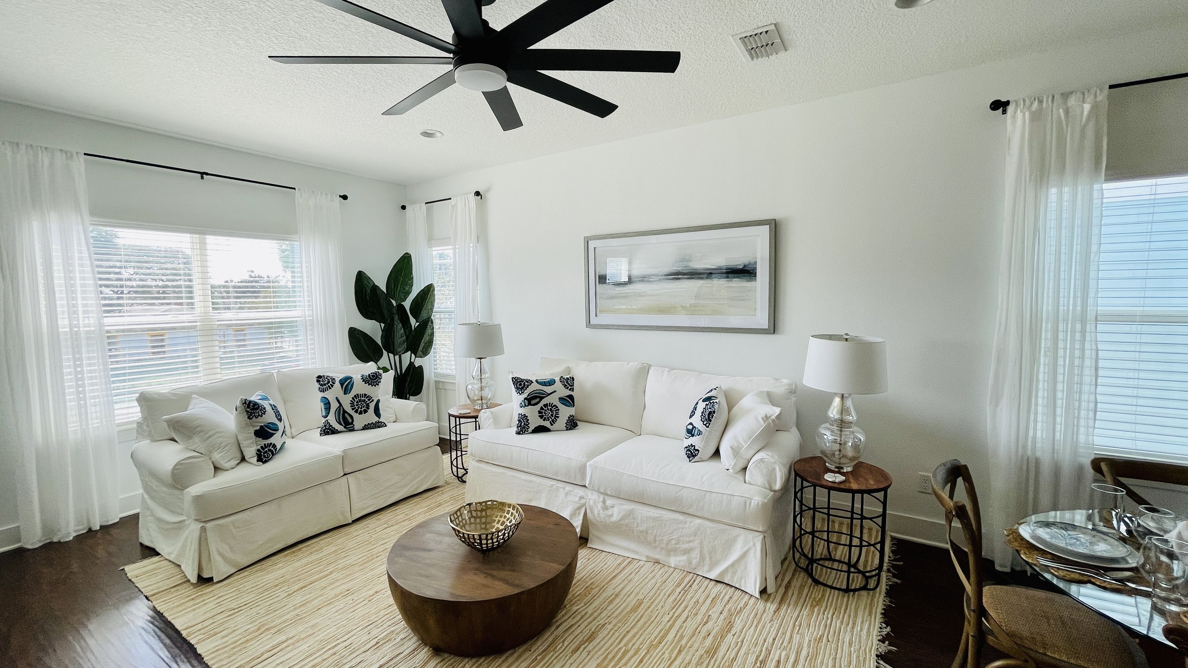 Luxury Townhouse, walk to beach/restaurants/shops