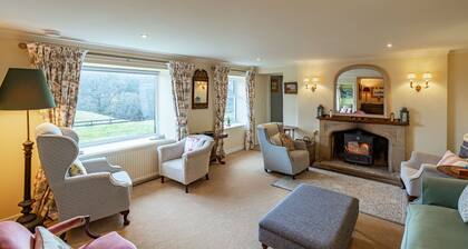 Kenmure Kennels - a house that sleeps 14 guests in 8 bedrooms