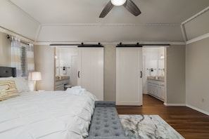 4 bedrooms, desk, iron/ironing board, travel cot