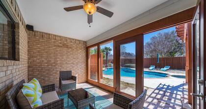 One Story House, King Beds, TV in all bedrooms, Desks, Grill and Pool.