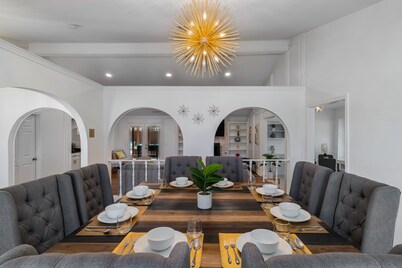 One Story House, King Beds, TV in all bedrooms, Desks, Grill and Pool. 