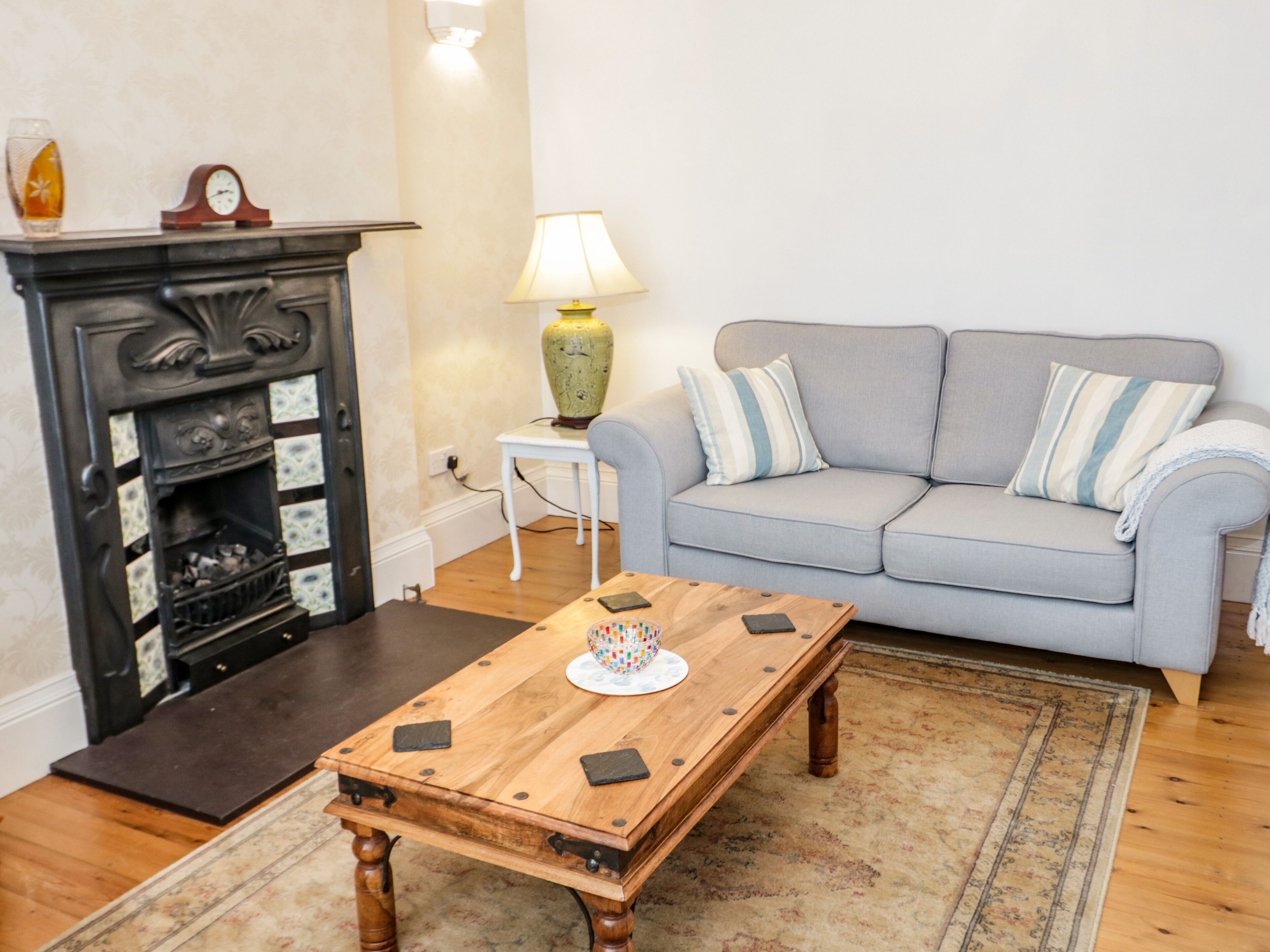 3 ST. DAVIDS PLACE, family friendly, with a garden in Llandudno