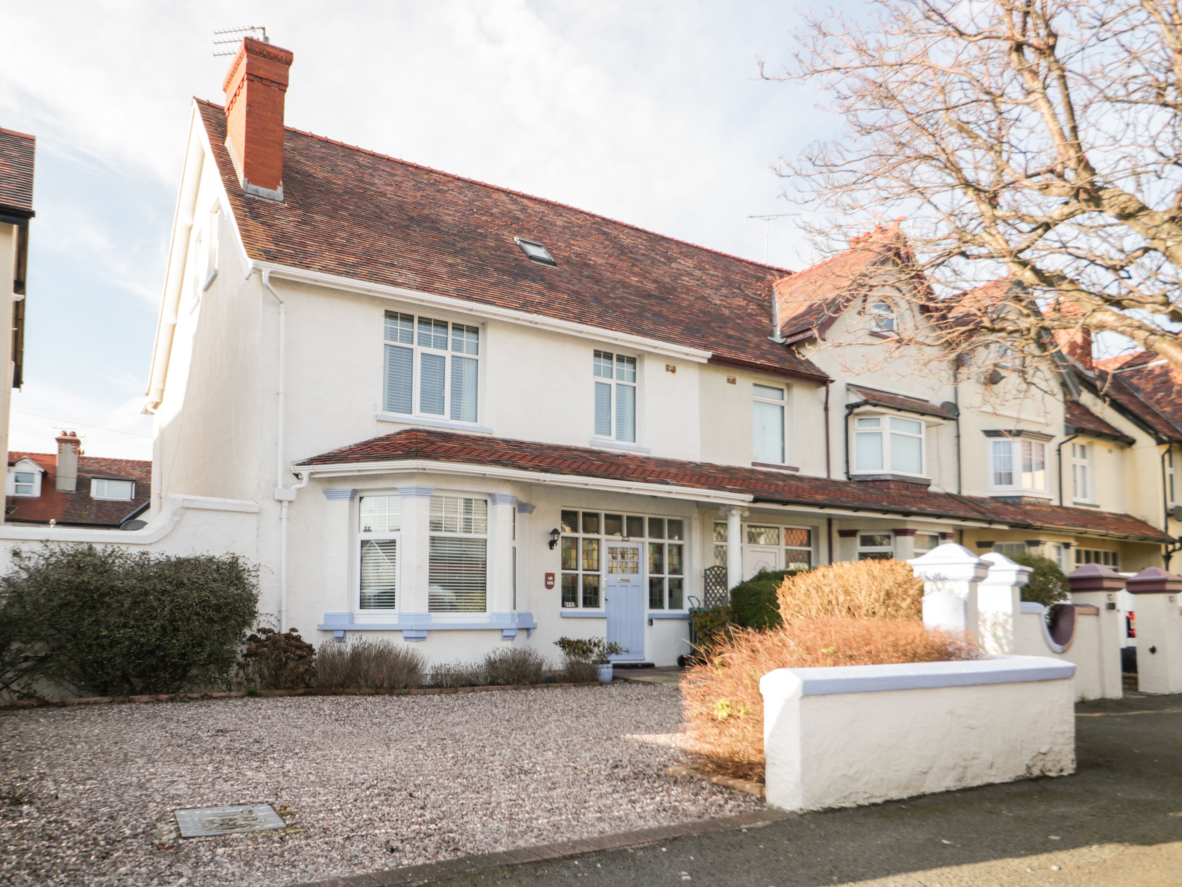 3 ST. DAVIDS PLACE, family friendly, with a garden in Llandudno