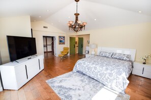 5 bedrooms, desk, iron/ironing board, free WiFi