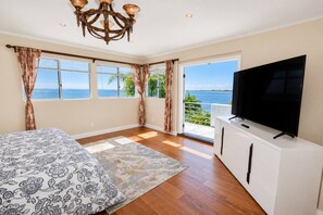 Unclassified image, 5 of 50, button - Coronado Cays Beachfront with Private Pool & Spa (Coronado)