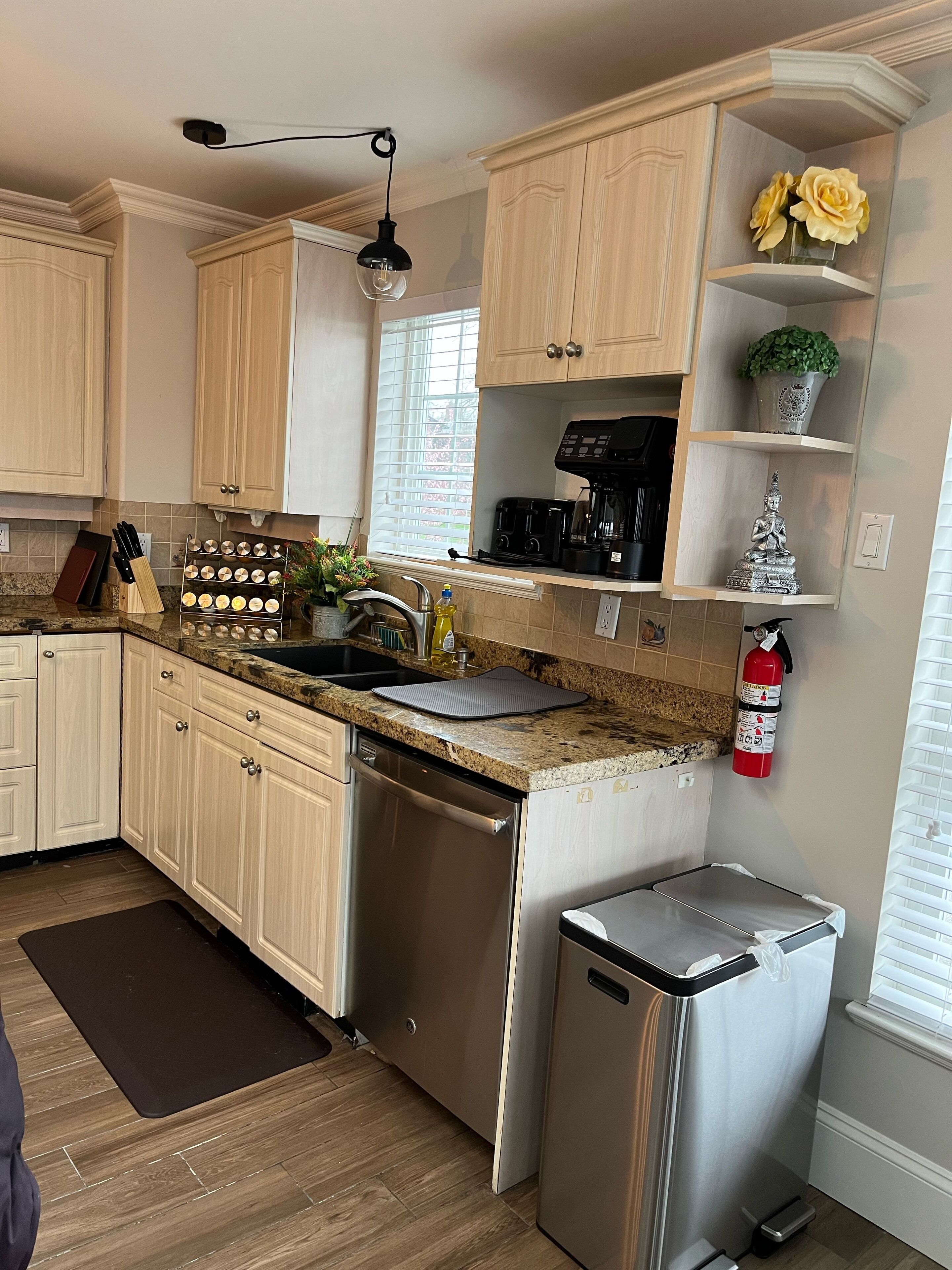 Bright and Beautiful 3 Bed/ 3 Bath - Vancouver