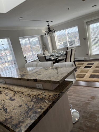 Bright and Beautiful 3 Bed/ 3 Bath - Vancouver