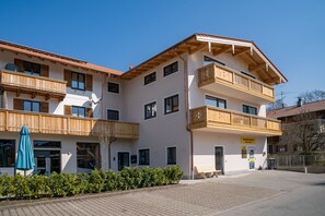 Exterior - Vacation apartment Heuberg with mountain view (Nußdorf a. Inn)