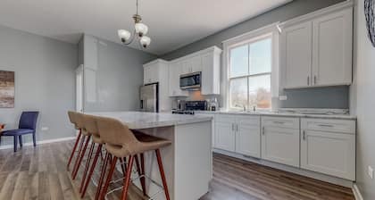 Spread out - Renovated 5BR+Loft, Sleeps 12+