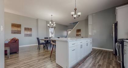 Spread out - Renovated 5BR+Loft, Sleeps 12+