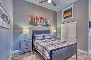 1 bedroom, desk, free WiFi, bed sheets