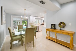 Dining - ‘Pelican Nest’, Tropical Naples Villa w/ Pool (Naples)