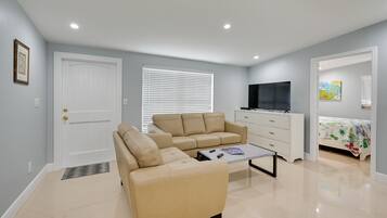 4 bedrooms, iron/ironing board, travel cot, Internet