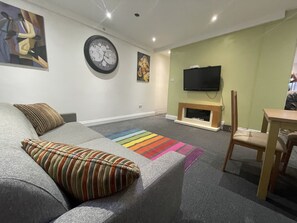 TV, fireplace