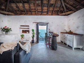 Romantic House | Living area | 40-inch Smart TV with cable channels - Hacienda El Terrero (Los Realejos)