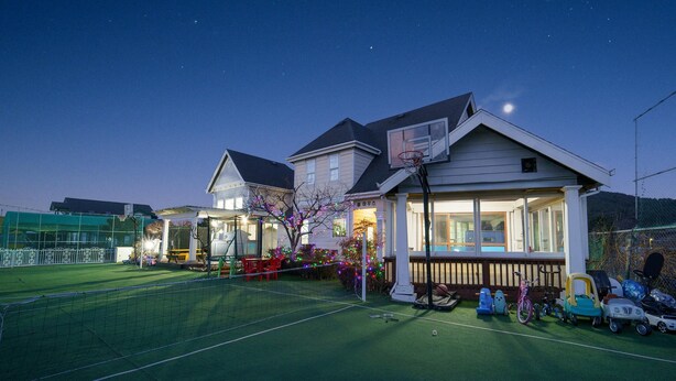 A residential property with a tennis court, a basketball hoop, and a porch with toys. - Daebudo Fullhouse Pension (Ansan)