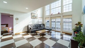 Basic Room, 3 Bedrooms (Fullhouse) | 3 bedrooms, free WiFi - Daebudo Fullhouse Pension (Ansan)