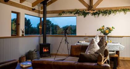Wildlife Cottage nr Bosham, West Sussex with Private Hot Tub