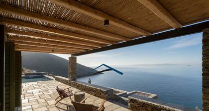 Viila Ammos with a swiiming pool and direct access to a sandy beach