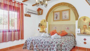 1 slaapkamer, een strijkplank/strijkijzer, gratis wifi, beddengoed