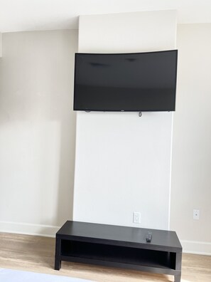 Interior - Spacious Modern Penthouse- 10min to Beverly Center (Topanga)