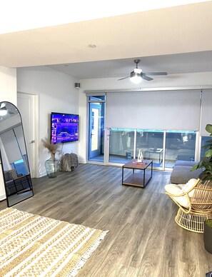 Interior - Spacious Modern Penthouse- 10min to Beverly Center (Topanga)
