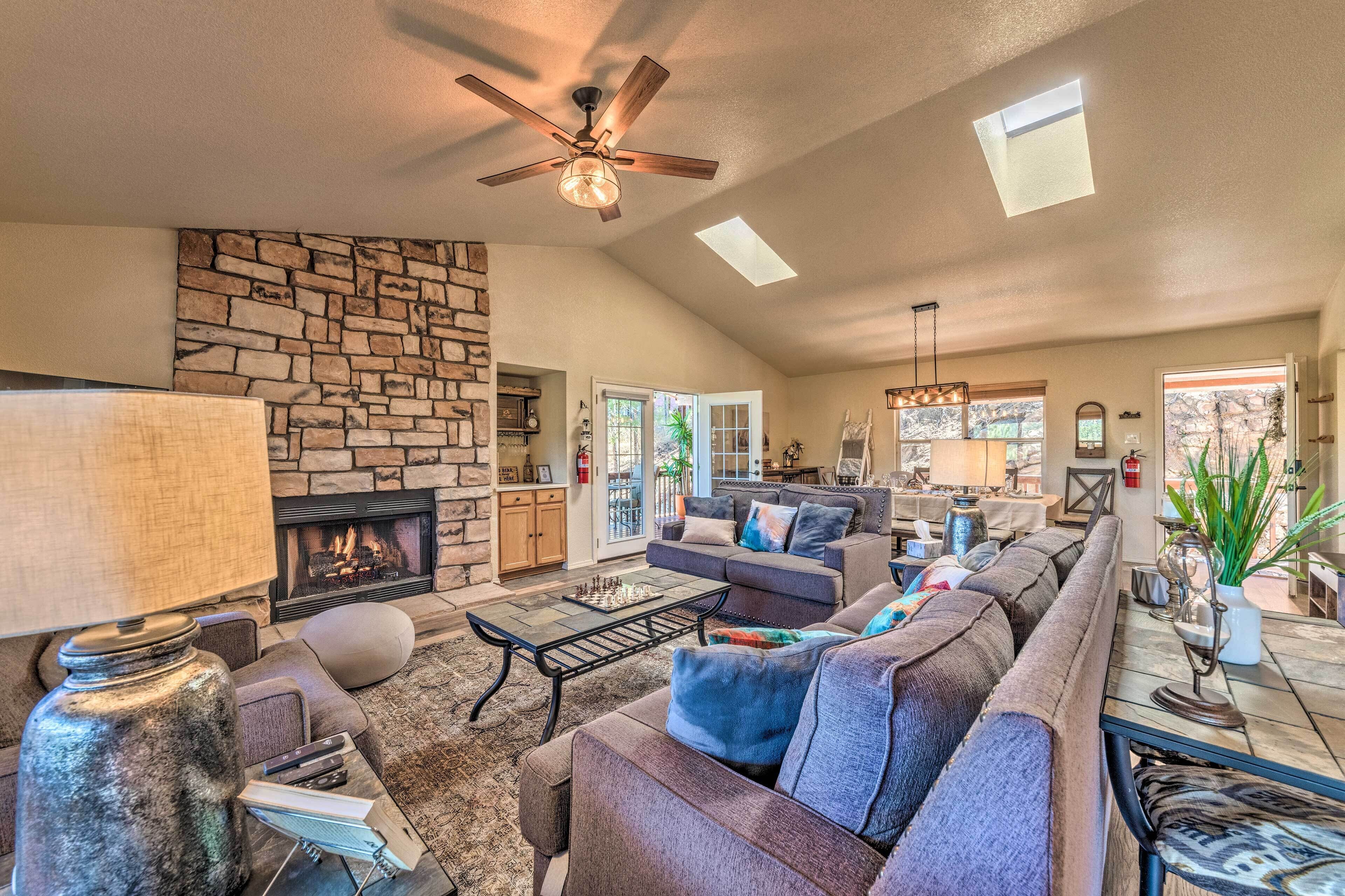 ‘Winnie’s Cabin’ w/ Wraparound Deck + Mtn Views