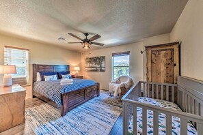 3 camere, una scrivania, ferro/asse da stiro, culla da viaggio